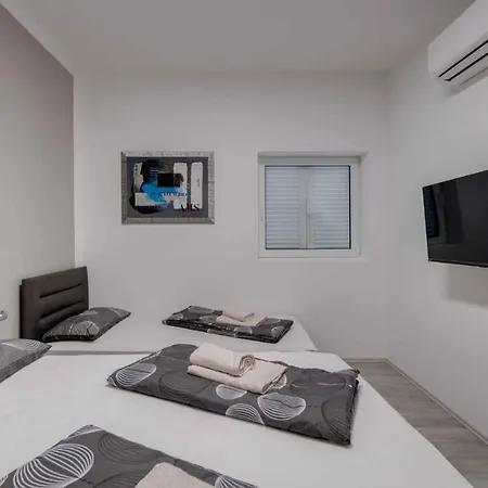 18 Apartment