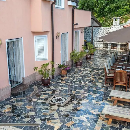 Apartman 18 *