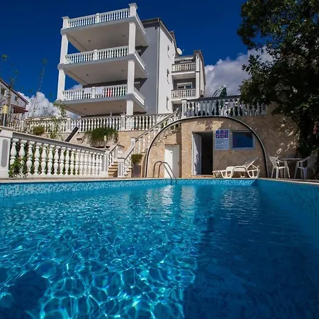 18 Apartment *