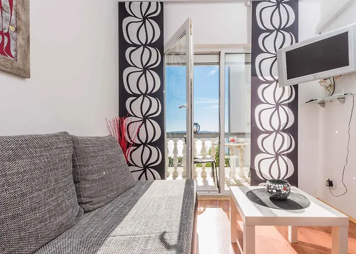 Apartament 18 *
